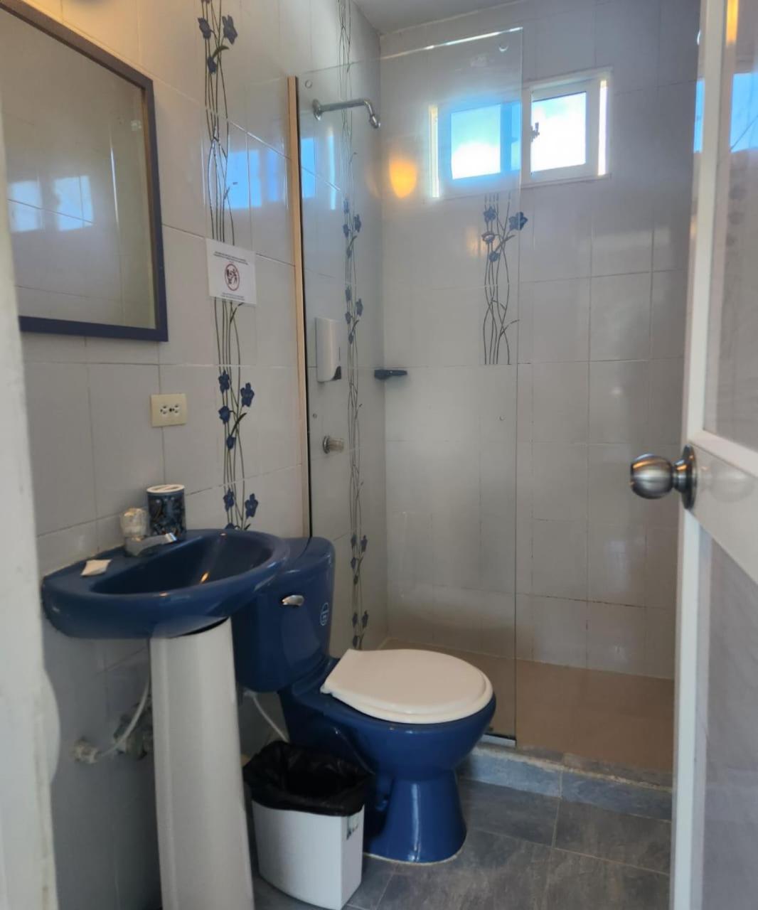 Sea Life Apartamentos En Via Principal Centro Y San Luis San Andres  Ngoại thất bức ảnh